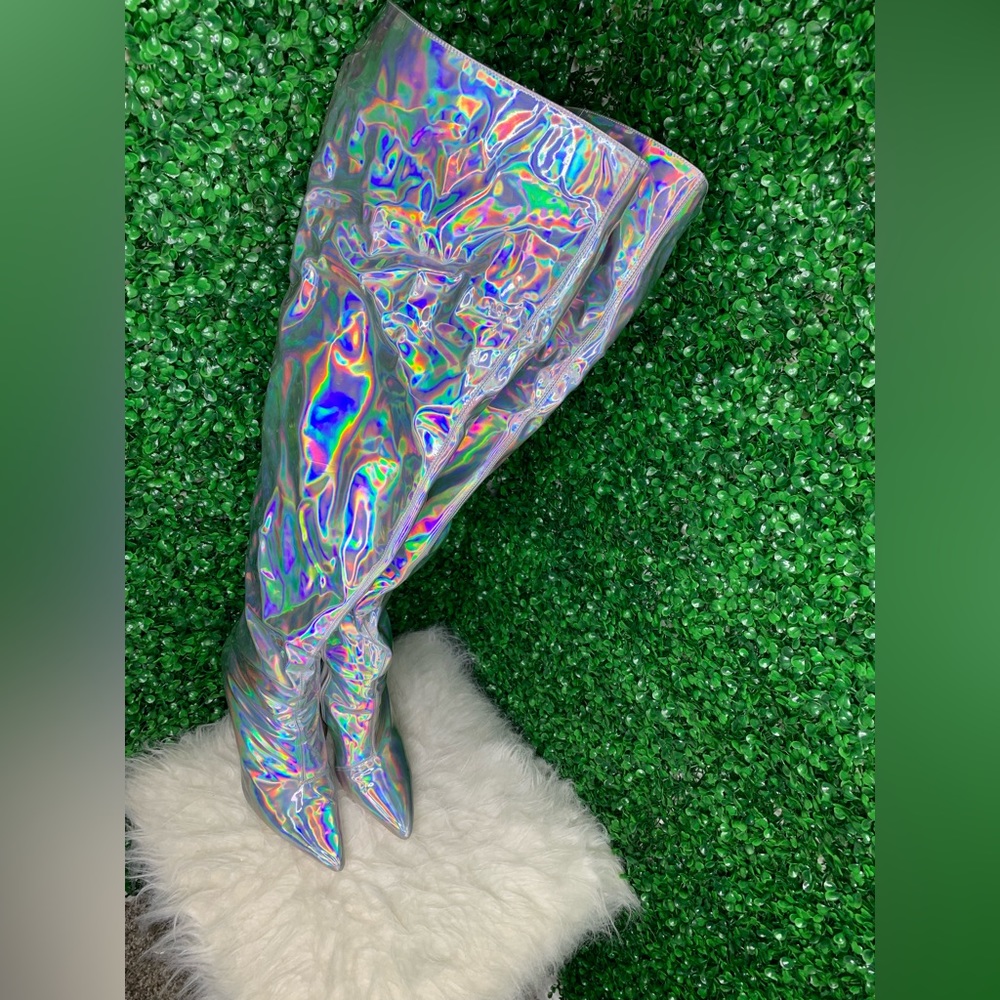 Cape Robin a Bemilia Iridescent heels.